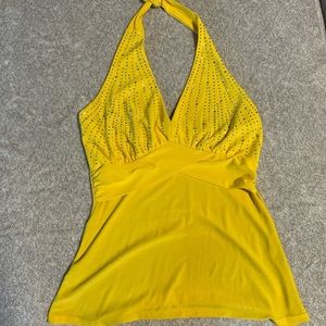 Yellow beautiful top to go out